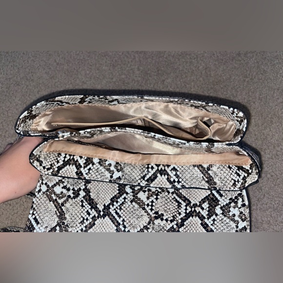 faux snakeskin Guess satchel purse - Picture 12 of 13